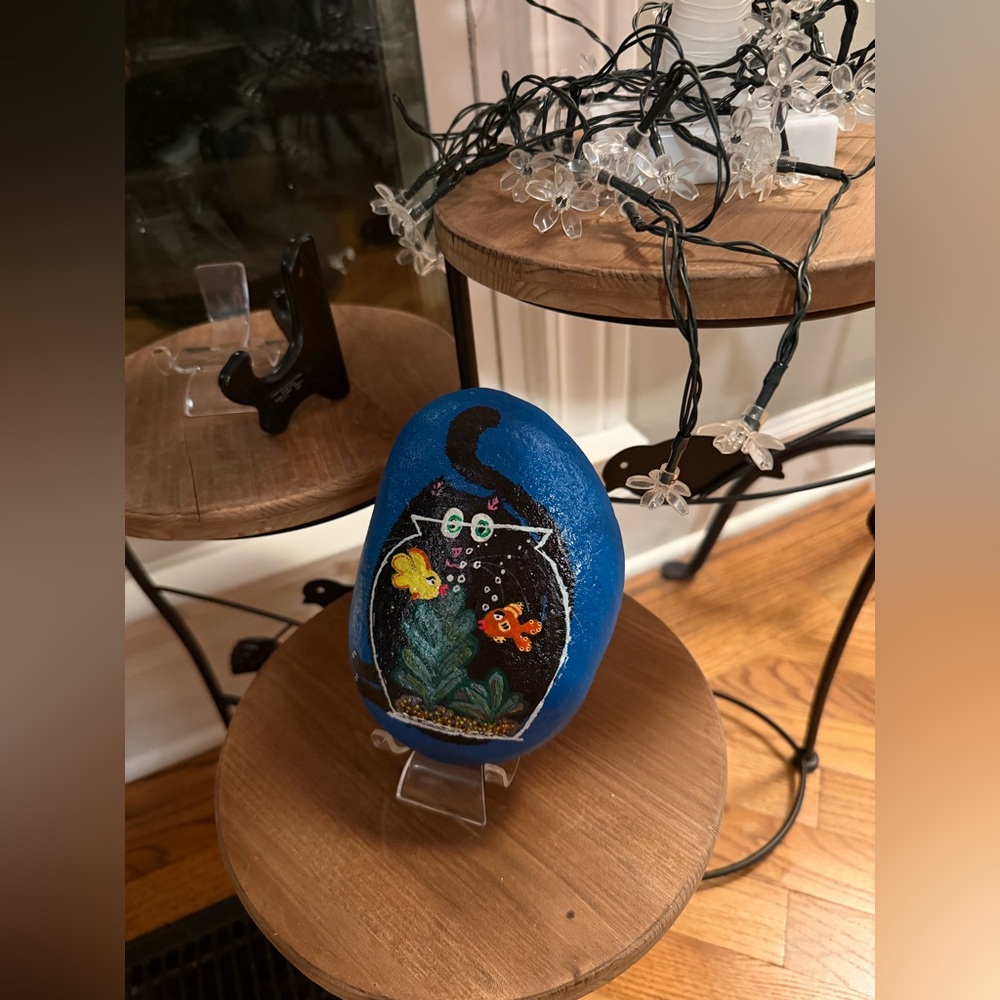 Hand Painted ‘Cat Looking Through Fish Bowl’ Rock